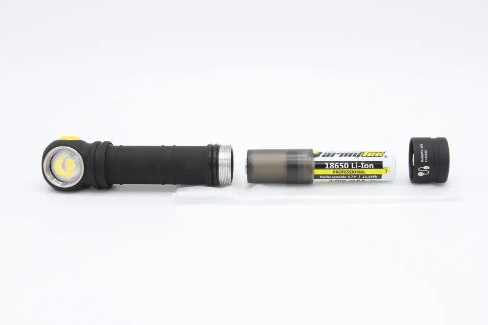 Armytek Wizard C2 PRO MAX avec un adaptateur 18650
